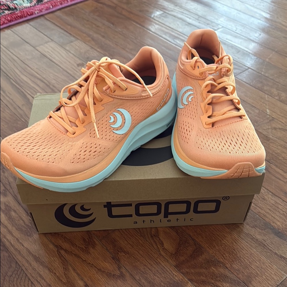 Women's topo athletic Phantom 3 Running Shoes size 8